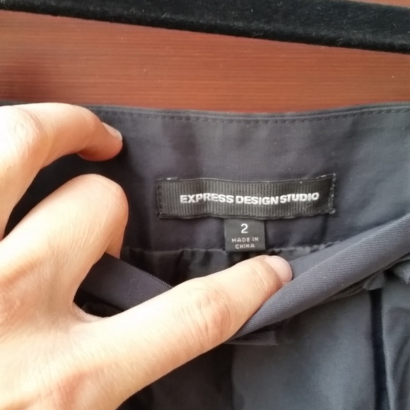 Black Mini Pleated Skirt with pockets - Picture 3 of 3